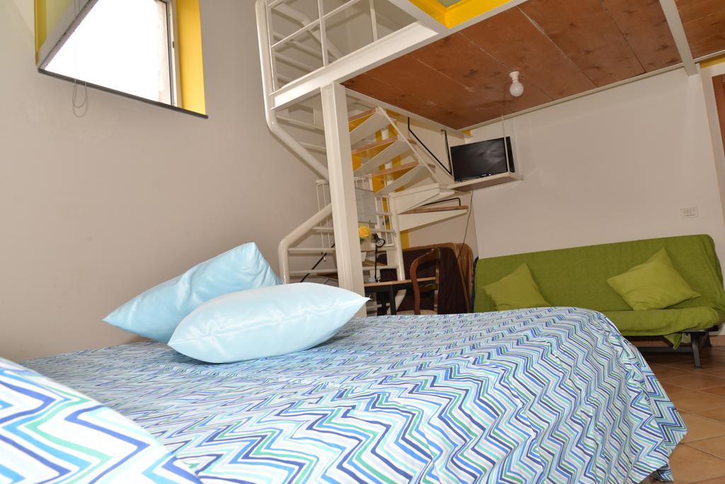 Bed and Breakfast Casa Lungomare à Salernes Extérieur photo