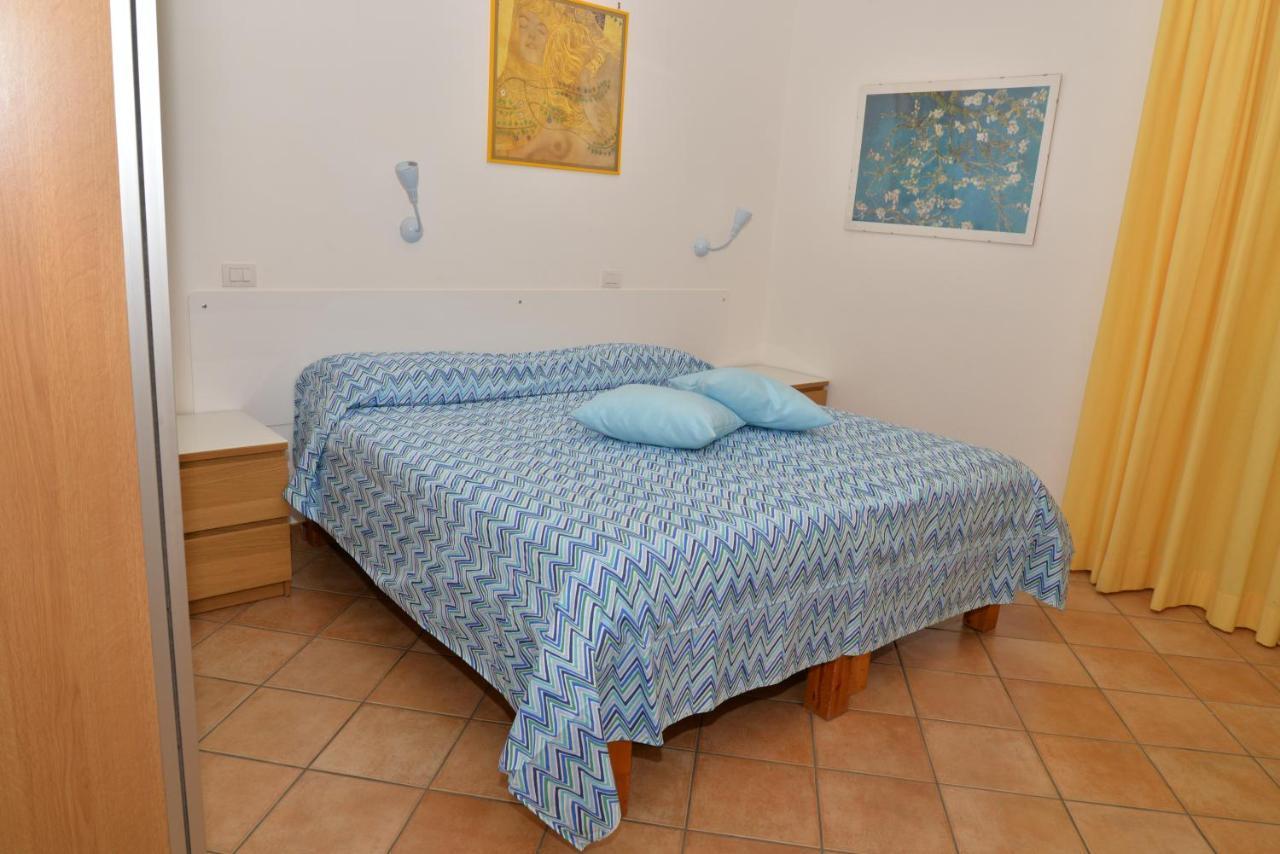 Bed and Breakfast Casa Lungomare à Salernes Extérieur photo